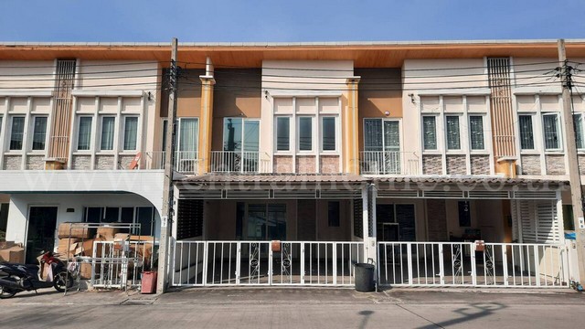 ทาวน์โฮม โกลเด้น อเวนิว แจ้งวัฒนะ - ติวานนท์ บิวท์อินทั้งหลัง พร้อมอยู่