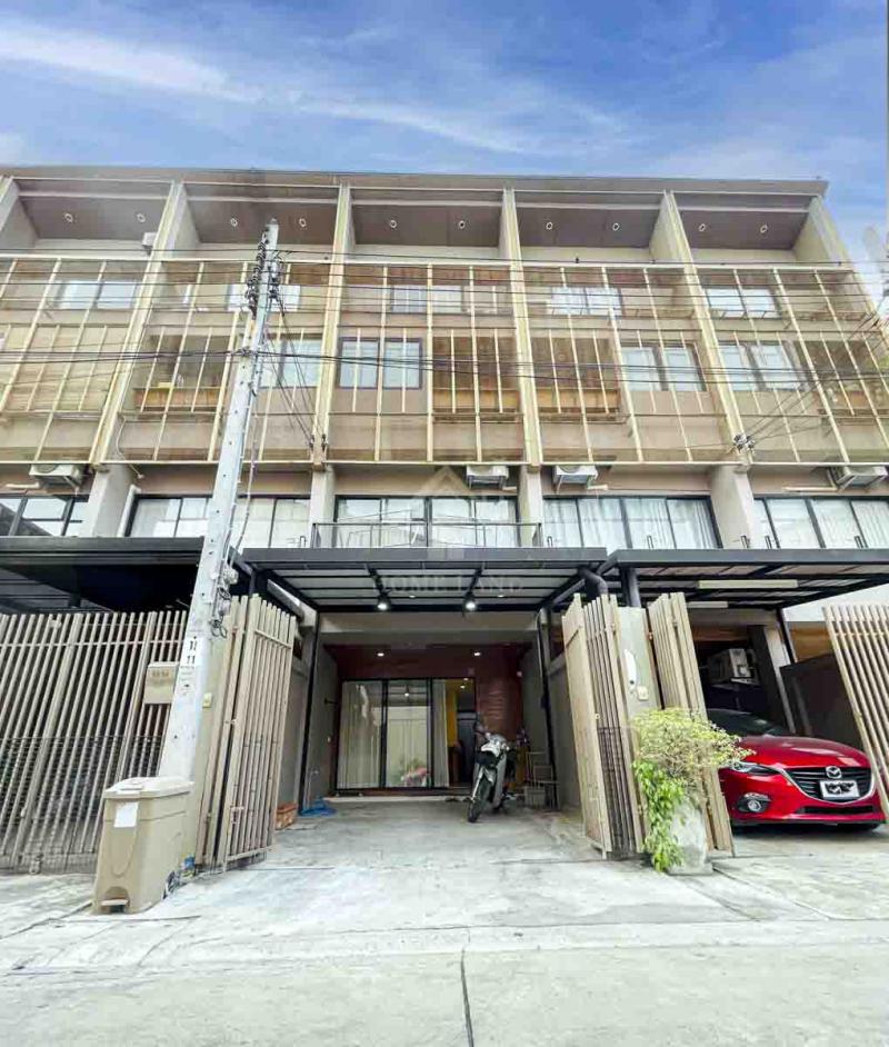 RHL063เช่า ทาวน์โฮม 3.5 ชั้น โครงการ เฮ้าส์ นิช แจ้งวัฒนะ - สามัคคี ( Haus Niche )ที่ตั้ง : ซอย ประเสริฐอิสลาม ตำบลบางตลาด อำเภอปากเกร็ด นนทบุรี 11120รายละเอียดบ้าน- เนื้อที่ 17.3 ตร.ว. พื้นที่ใช้สอย 180 ตร.ม.- 3 ห้องนอน 3 ห้องน้ำ 1 ห้องรับแขก- 1 ห้องครัว- ที่จอดรถ 1 คัน- ขายพร้อมแอร์และเฟอร์นิเจอร์ในบ้าน- แอร์ 3 ตัว  เครื่องทำน้ำอุ่น 1 เครื่อง - เตียง 6 ฟุต 2 ชุด- ตู้เสื้อผ้าขนาดใหญ่ 2 ชุด- โต๊ะทานข้าว 2 ช