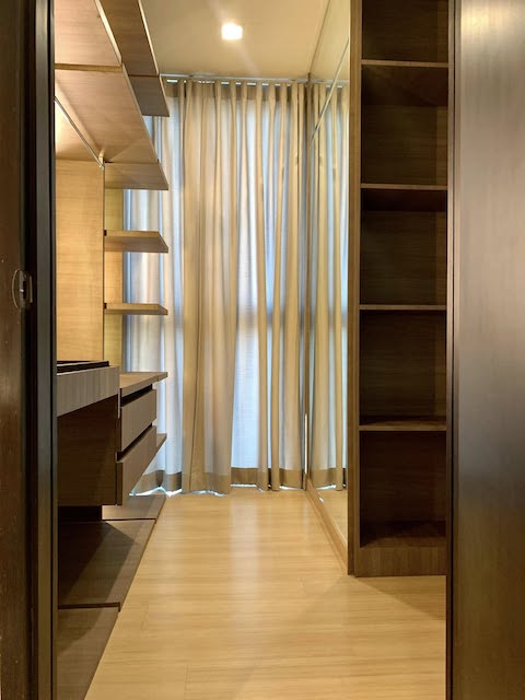 Sky Walk Condominium nice private quiet 33rd floor BTS Phra Khanong