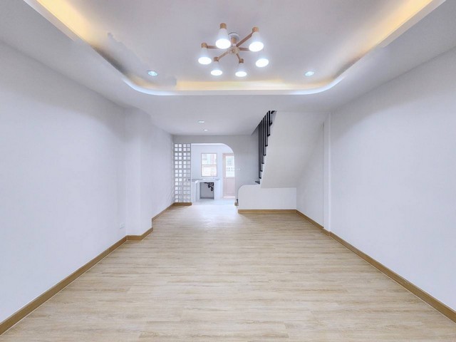 หมู่บ้านรุ่งเรืองเฮาส์​ ซ.พหลโยธิน 54 ตกเเต่งใหม่ หลังบ้านโล่ง