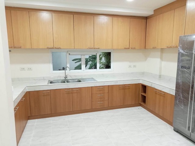 ให้เช่าบ้านเดี่ยวเนื้อที่ 184 ตร.ว. ในโครงการมีทะเลสาบ หมู่บ้านชลลดา รามอินทรา-คู้บอน ย่านรามอินทรา ใกล้ ห้างแฟชั่นไอส์แลนด์