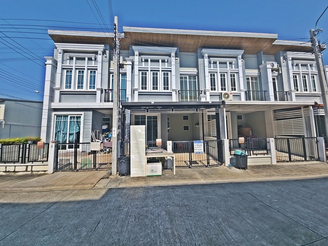 โกลเด้น ทาวน์ สาทร ( Golden Town Sathorn )+ ขายทาวน์เฮ้าส์ 2 ชั้น ขนาด 16.3 ตรว.+ 3 ห้องนอน 2 ห้องน้ำ 1 ที่จอดรถ+ ใกล้ทางด่วน และ BTS วุฒากาศ+ แผนที่ https://maps.app.goo.gl/piUVNWLC4Y58wPhZ6บ้านว่าง พร้อมเข้าอยู่ขายเพียง 3,850,000 บาทปรึกษาและเดินเรื่องสินเชื่อให้ฟรี====================================สนใจโทร. 090-553-9963 ยูLine : yuyumumu====================================Facility+ คลับเฮ้าส์+ สระว่ายน้ำระบบเกลือ+ ฟิตเนส+ สวนสาธารณะ+ สนามเด็กเล่น+ กล้องวงจรปิด+ รปภ. 24 ชม.#ขายบ้าน #ทาวโฮม 