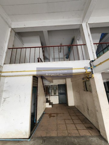 ขายตึกแถว 3 คูหา ราคาดี ตึก 4 ชั้น (รวมชั้นลอย) พื้นที่ 48 ตารางวา และพื้นที่ใช้สอยรวม 576 ตารางเมตร ตั้งอยู่ที่คลองหนึ่ง