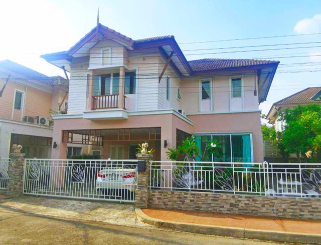 ตลาดหัวมุม 1.3 กม เซ็นทรัล อีสต์วิลล์ เดอะ คริสตัล 900ม.ถูกที่สุดในโลก บ้าน 2ชั้น ใหม่ 3 นอน พร้อมเฟอร์ครบ นานาชาติโอ๊คเบอรี่ 70 ตร.วา. 