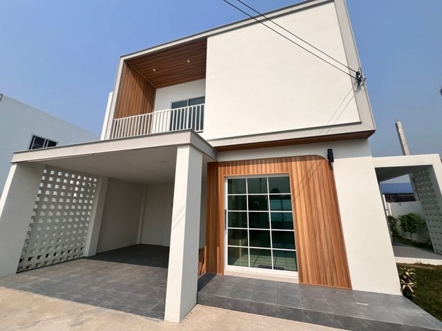 บ้านสร้างใหม่ 2 ชั้น หลังใหญ่ สไตล์โมเดิร์นมินิมอล สารภี 
