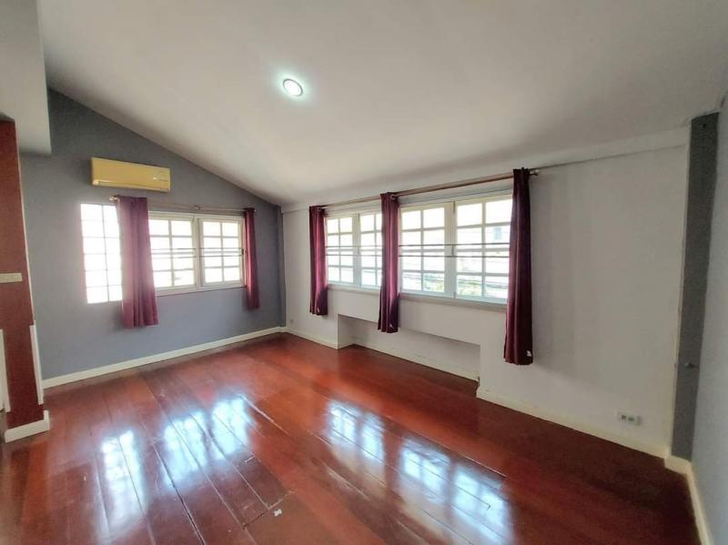 ขายด่วu !! Townhome 3 ชั้นเล่นระดับ ถ. รัตนาธิเบศร์ ถูกมากกกก