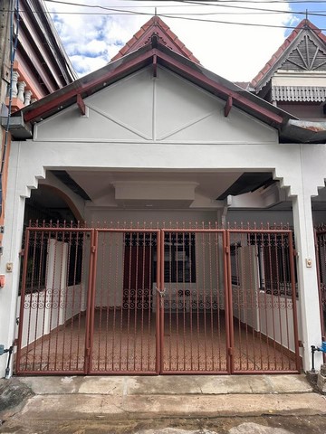 ขายทาวน์เฮ้าส์ทาวน์ 2 ห้องนอน 2 ห้องน้ำ ลำปางที่ตั้ง : 190 ถนนรอบวงเวียน ตำบลสวนดอก อำเภอเมืองลำปาง จังหวัดลำปาง 52100ขนาดพื้นที่ : 78.8 ตารางเมตรรายละเอียดทาวน์เฮ้าส์ข้างโรงแรมเอเชียลำปาง ซอยนครกิโลบ้าน 2 ชั้นค่ะ มี1ห้องครัว  2 ห้องนอน 2 ห้องน้ำจอดรถในบ้านได้หนึ่งคัน  สถานที่ใกล้เคียง-อยู่ใกล้สถานที่ราชการ -ใกล้ถนนคนเดินกาดกองต้า -สถานที่ท่องเทียวอื่นๆ -ข้างๆโรงเเร