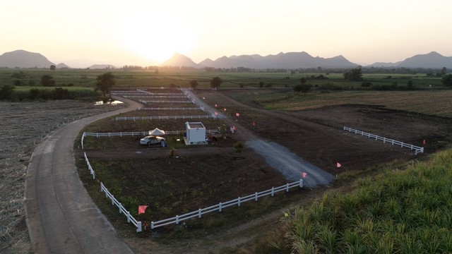 ขายที่ดินแบ่ง เริ่มต้น 2 งาน ตำบลหนองบัว เมือง กาญจนบุรีที่ตั้ง : บริษัท อินสอนแลนด์ ที่ดินแบ่งขายวิวภูเขา360 องศา เฟส2 999 หนองบัว ตำบลหนองบัว เมือง กาญจนบุรี 71190https://maps.app.goo.gl/NiHc4YoGnRL5YkTW9ขนาดพื้นที่   : เริ่มต้น 2 งาน รายละเอียดหนาวแล้วถึงกับไม่ต้องอาบน้ำอินสอนแลนด์ที่ดินแบ่งขายกาญจนบุรีเส้นทางหลักถนนหลวงหมายเลข กจ.4023 ภูเขาล้อมรอบ360องศาบอกเลยที่นี่อากาศหนาวมาก และ ลมแรงโฉ