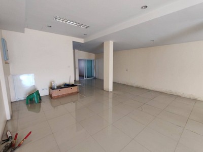 ขายตึกแถว 4 ชั้น 1 คูหา  เนื้อที่ 59.4 ตร.ว.  3 ห้องนอน 4 ห้องน้ำ 2 ห้องโถง  มีที่จอดรถด้านหลัง เหมาะทำโฮมออฟฟิศ ติดถนนใหญ่บางกรวย ไทรน้อย