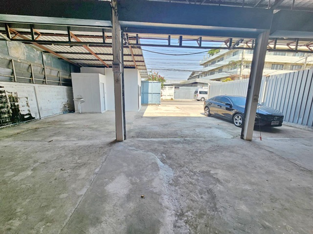 เทเลอร์ ได้ สวนหลวง ร.9 สุวรรณภูมิ เฉลิมพระเกียรติ26-32 10ล้อ 1ชั้น 355ตรม. ให้เช่าโกดัง ใกล้ Motorway กาญจนาภิเษก 1.5 กม.