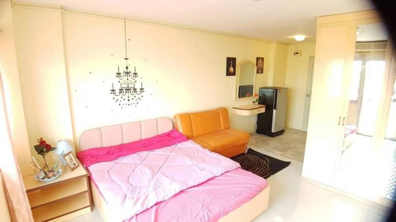 ขาย family Park ลาดพร้าว48 ใกล้ MRT สุทธิสาร ชั้น8 ราคา990,000 มี2ห้องติดกัน- ขนาด  30 ตรม- ชั้น 8- ตึก B- ราคา 990,000 บาทห้องมี2ห้องขนาดเท่ากันเป็นห้องติดกันแต่ไม่มีประตูคอนเนคลูกค้าสามารถซื้อ2 ห้องแล้วทำเป็นห้องคอนเน็คกันได้????โครงการตั้งอยู่ทำเลดีการเดินทางสะดวก เข้าออกได้หลายทาง– ใกล้ถนนรัชดาภิเษก และถนนวิภาวดี– ใกล้ MRT สุทธิสาร 800 เมตร (เดินประมาณ 5 นาที, มีมอเตอร์ไซค์รับจ้างหน้า