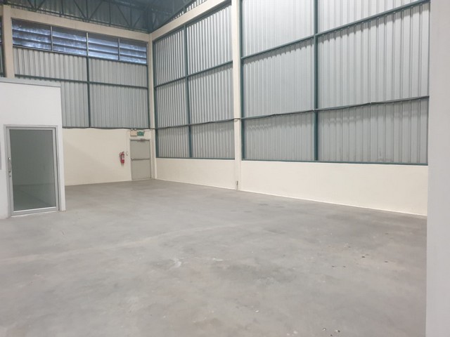 ให้เช่าโกดังคลังสินค้าติดถนนมอเตอร์เวย์  ใกล้บางแสน บางพระ ศรีราชา ชลบุรี