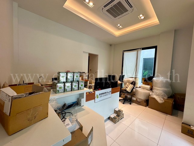 เจ ดับบลิว เออร์เบิน โฮมออฟฟิศ สรงประภา - ดอนเมือง หลังริม พร้อมลิฟท์แก้ว