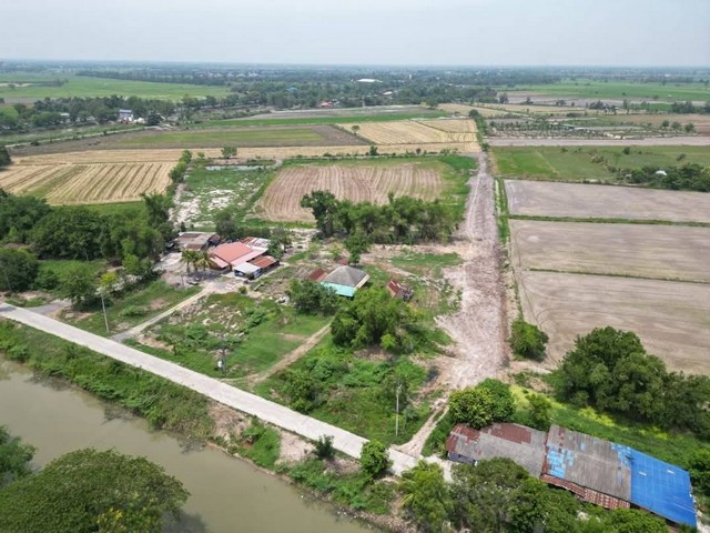 ขายที่ดินทำเลดี พื้นที่รวม 4 ไร่ 3 งาน 4 ตรว. เจ้าของขายเอง นครนายก ที่ตั้ง : ต.ทองหลาง อ.บ้านนา จ.นครนายก พื้นที่ 4 ไร่ 1 แปลงพื้นที่ 3 งาน 4 ตรว. 1 แปลงขายที่ดินสวยๆ ใกล้แหล่งชุมชน วิวท้องนา มองเห็นฝายทดน้ำ และถนนรังสิต-นครนายกทางเข้าจากถนนรังสิต-นครนายก ก่อนถึงแยกบางอ้อ-บ้านนา 1 กม.ที่ดินถมและปรับหน้าดินแล้ว พร้อมหน้าที่ดินทุ่งนาโล่งๆ ลมเย็นๆ มีเพื่อนบ้านใกล้แหล่ง