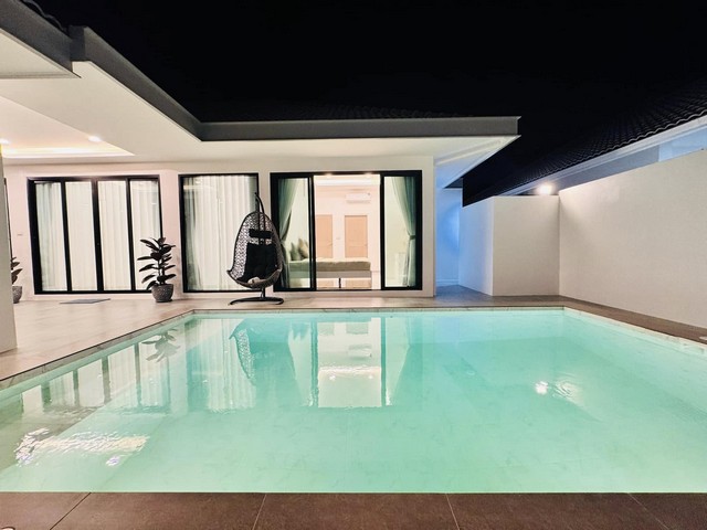 AOM 1643พูลวิลล่าใกล้ทะเลหาดจอมเทียน พัทยาทำเลดีเหมาะแก่การลงทุน ซื้อไว้อยู่อาศัย หรือทำธุรกิจปล่อยเช่าพูลวิลล่ายิ่งคุ้มค่าบ้านตกแต่งใหม่ทันสมัย สไตล์โมเดิร์นตกแต่งเฟอร์นิเจอร์ เครื่องใช้ไฟฟ้าครบครันเนื้อที่บ้าน 72 ตารางวาขนาด 4 ห้องนอน 5 ห้องน้ำห้องนั่งเล่นกว้างสระว่ายน้ำระบบเกลือราคาขาย 13,500,000 บาทชื่อบริษัท ค่าโอน+ภาษี 50 50Pool villa near Jomtien Beach, PattayaGood location, suitable for investment, buying for l