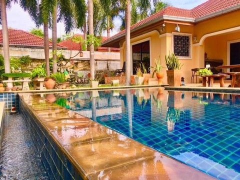 TEL : 092-288 9359 คุณดนิตาLine : https://line.me/ti/p/yxo92dHWP1บ้านเดี่ยวส่วนตัวพร้อมสระว่ายน้ำ บ้านอยู่ที่สูงบนเนิน เขตหนองเกตุใหญ่ (พัทยา)เดินทางสะดวกสบาย - อยู่ใกล้โรงเรียนนานาชาติ รีเจ้นพัทยา - อยู่ใกล้แหล่งอำนวยความสะดวกมากมายโรงเรียน - โรงแรม - สถานนีตำรวจ - ใกล้แหล่งท่องเที่ยวหาดกระทิงลาย- ไม่ห่างจากทะเลและตัวเมืองพัทยา - ร้านค้าเซเว่น - ตลาดเช้าและตลาดเย็นสะดวกมากๆ- บ้านส่วนตัวอย