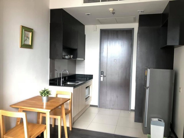 Edge Sukhumvit 23 Private quiet convenient 15th floor BTS Asoke