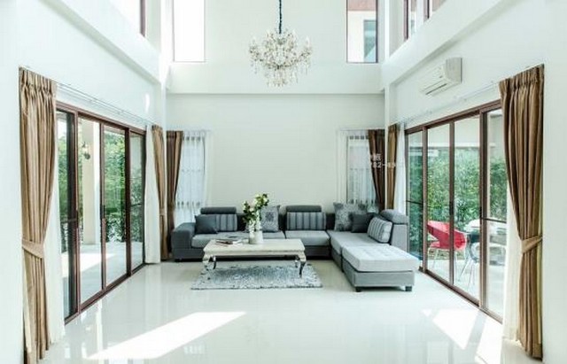 Rent 3 luxury houses Rama 9 Size 1 rai fully furnished with private swimming pool