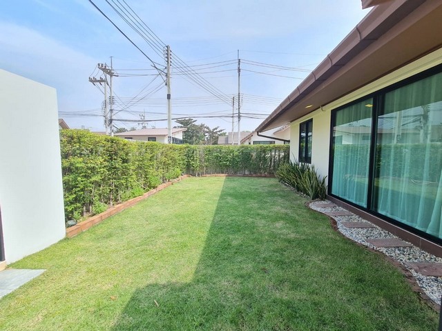 ขายบ้านเดี่ยวชั้นเดียว โครงการเดอะเมเปิ้ล ห้วยใหญ่ เนื้อที่เยอะ บ้านโปร่ง เพดานสูง ราคาถูก ห้วยใหญ่ บางละมุง ชลบุรีโทร. 095-196-4242 (คุณจุ๊)Line ID : jll689FB page : https://www.facebook.com/ChulaluckHomeliving/รายละเอียด- ขนาดที่ดิน 67.3 ตารางวา- 3 ห้องนอน 3 ห้องน้ำ- ครัวไทย ครัวยุโรป - มีพื้นที่ทำสระ - น้ำประปา - ถังสำรอง 1,500 ลิตร - ปั้มน้ำ- มีเฟอร์นิเจอร์ ตามภาพ แอร์ ทุกห้อง ทั้งหมด  4 ตัว - กล้องวงจรปิด 4 ตัว ราคาขาย 5.29 ล้าน (