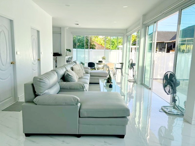 สนามบินสุวรรณภูมิ 3.8กม. บ้าน 5นอน โมเดิร์นมินิมอล เดอะ พาซิโอ มอลล์ 200ม. 2 ชั้น 80 ตร.วา. 350 ตร.ม. โรบินสัน ลาดกระบัง1 800ม.