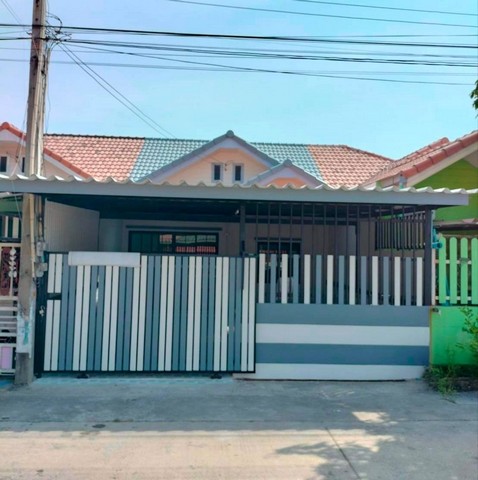 ขายบ้านนาป่าชลบุรี หมู่บ้านปริณดาสุขประยูร บ้านทาวน์เฮ้าส์ชั้นเดียว   3​ นอน1​  น้ำ​ 1​  ครัว  บนเนื้อที่​ 26​ ตรว.