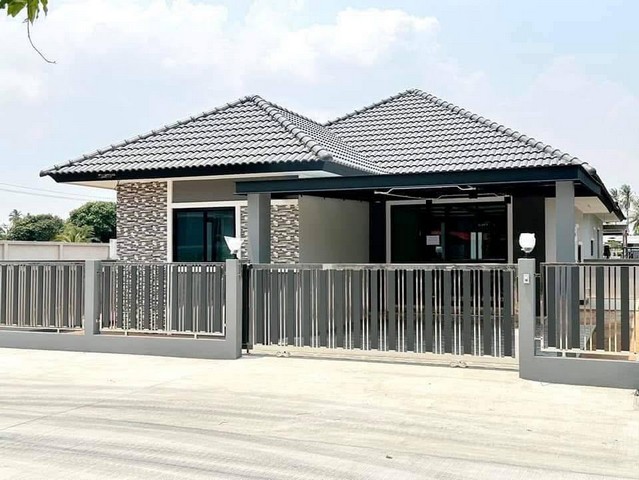 AOM 1657 บ้านเดี่ยว สร้างใหม่  หนองเกตุน้อย  60 ตารางวา  ราคา  2,890,000 บาท   ฟรีค่าโอนกรรมสิทธิ์  3 ห้องนอน    2 ห้องน้ำฟรีมิเตอร์น้ำไฟฟรีเค้าเตอร์ครัวและติดตั้งเเก๊สและตัวดูดฟรีต่อเติมโรงจอดรถ พร้อมปูกระเบื้อง ดำเนินเรื่องสินเชื่อธนาคารให้ฟรี     เช็ควงเงินอนุมัติฟรีติดต่อขอรูปและรายละเอียดเพิ่มเติม  สนใจนัดชมสถานที่จริงContact คุณต๋อม 081-925-2443  , คุณต๋อย 086-542-7078LINE 081-925-2443   LINE 086-542-7078 อสัง