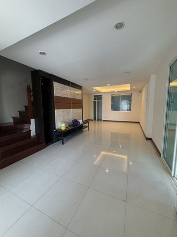 ขายบ้าน 3 ชั้น 5 ห้องนอน 5 ห้องน้ำ แขวงดอกไม้ เขตประเวศ กรุงเทพ