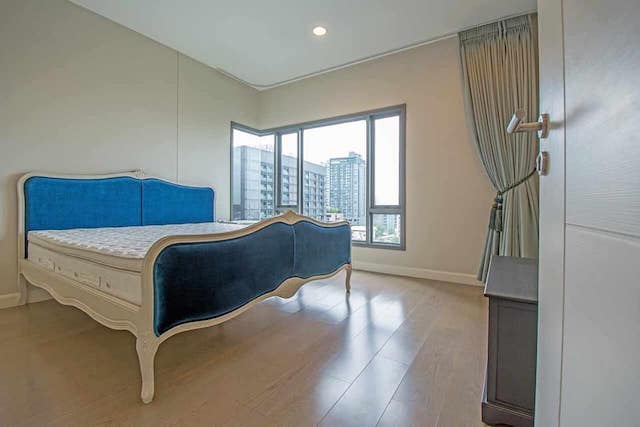 The Crest Sukhumvit 34 spacious safe comfortable 10th floor BTS Thonglor