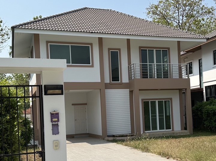 ขายบ้านเดี่ยว2ชั้น 86ตรว. 3นอน3น้ำ 3.5ลบ. ฟรีโอน ผ่อนตรงได้ แยกกองทราย ต.หนองผึ้ง อ.สารภี เชียงใหม่บ้านใหม่ใกล้เมืองเชียงใหม่  พิกัด แยกกองทราย ถ.ต้นยาง สารภี  เชียงใหม่- ขายราคาเพียง 3.5 ลบ. (3,500,000 บาท) ฟรีโอน (ต่อรองราคาได้)- ผ่อนตรง ดาวน์ 500,000 บาท คงเหลือเงินต้น  3,000,000  ผ่อนต่อ 34,600 บาท 117 งวด (9.75 ปี) เนื้อ 86  ตารางวา  - 3 ห้องนอน- 3 ห้องน้ำ- 1​  ห้องรับแขก- 1 ห้องครัว - จอดรถได้หลายคัน- ไม่มีค่าส