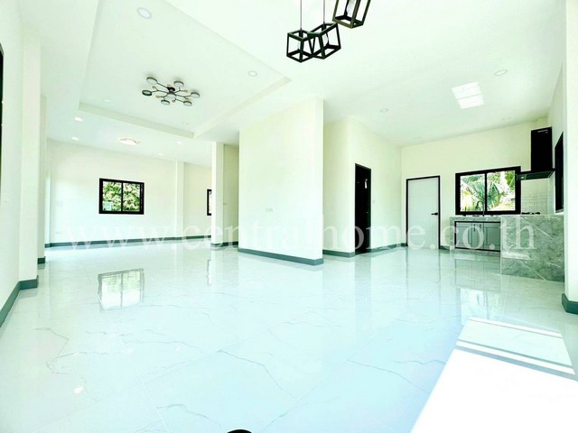 บ้านเดี่ยว พร้อมที่ดิน สามโคก 286 ตารางวา บ้านสร้างใหม่