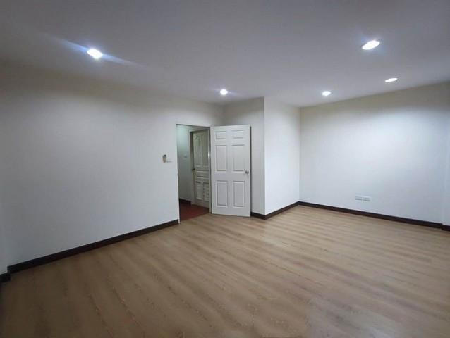 BH3396 ให้เช่าทาวน์โฮม 4 ชั้น 5 ห้องนอน 4 ห้องน้ำ โครงการแกรนด์ เดอ วิลล์ ซ.ศรีนครินทร์ 42 ติด BTS สวนหลวง ร.9