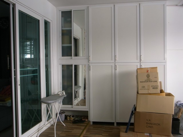 ทาวน์โฮม 2 ชั้น ม.โกลเด้นท์ทาวน์  ปิ่นเกล้า--จรัญสนิทวงศ์ ติดถนน หลังริม