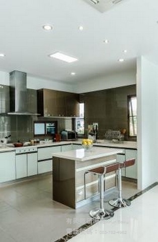 ให้เช่าคฤหาสน์หรู 3 หลัง สระว่ายน้ำส่วนตัว 12 ห้องนอน 12 ห้องน้ำ ย่านพระราม 9 ใกล้Paradise Mall 