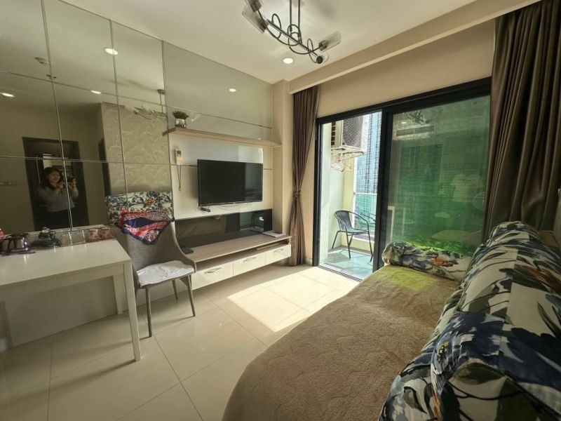 TEL : 092-288 9359 คุณดนิตาLine : https://line.me/ti/p/yxo92dHWP1ขายคอนโดดุสิต แกรนด์ คอนโด วิว พัทยา ทำเลดี ระบบสาธารณูปโภคอย่างครบครันรายละเอียด : ห้องขนาด 35 ตรม. ชั้น 8 วิวเมือง วิวทะเล 1 ห้องนอน 1 ห้องน้ำ สิ่งอำนวยความสะดวก : สระว่ายน้ำ, ยิม, รปภ. 24 ชม., ที่จอดรถ, ห้องอบซาวน่า, พื้นที่สำหรับเด็ก, พนักงานต้อนรับ และ จากุซซี่.สถานที่ใกล้เคียง : - ท็อปส์เดลี่- ศูนย์การค้าเดอะพลาซ่าจอมเทียน- กุญแจซุปเปอร์