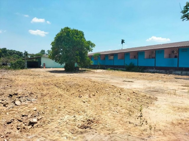 TEL : 092-288 9359 คุณดนิตาLine : https://line.me/ti/p/yxo92dHWP1รายละเอียด : เนื้อที่ดิน 117 ตรว. ตารางวาละ 14,530 บ.ที่ดินใกล้วัดหนองขาม ศรีราชา ที่สวย ติดถนนมีทางเข้า หน้าถนนเข้าออกได้สะบายอีก 300 เมตร ถึงถนนมอเตอร์เวย์ สิ่งอำนวยความสะดวก : น้ำปะปาไฟฟ้าพร้อม อยู่ในเขตชุมชน : ใกล้เซเว่น โลตัส ซีเจ ตลาดนัด ใกล้ถนนใหญ่ สามารถปลูกที่อยู่อาศัย บ้านเช่า ห้องเช่า เพราะแถวนี้มีแต่ให้เช่า หรือทำสวน ทำที่จ