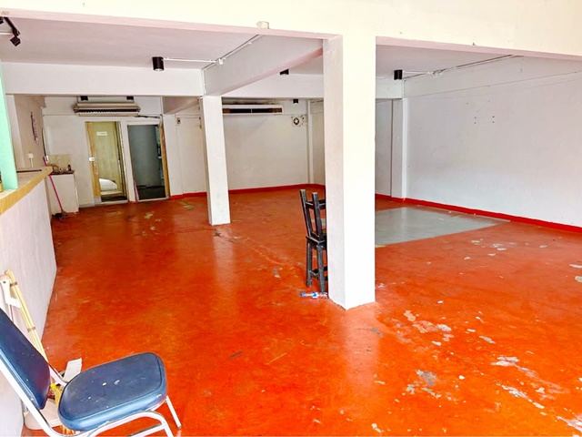 MRT ภาษีเจริญ 2.7 กม. ติดถนน ทำเลดี  รร.นานาชาติบริติชโคลัมเบีย 0.8 กม. บิ๊กซี กัลปพฤกษ์ 900 ม.ให้เช่าตึก 2 ชั้น 3นอน