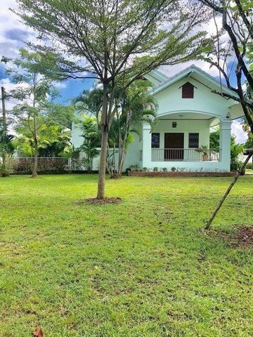 บ้านชั้นเดียว ที่สวย หลังใหญ่ วิวภูเขา น้ำไหลผ่านหน้าบ้าน สันกำแพง 