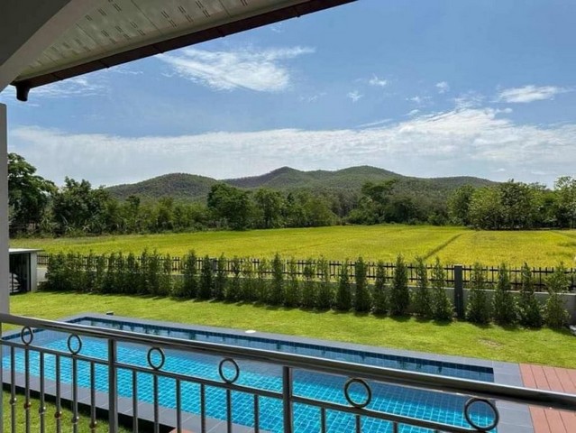 พูลวิลล่ายกสูง ชั้นเดียว เฟอร์ครบ บิวอิ้นทั้งหลัง ดอยสะเก็ด 