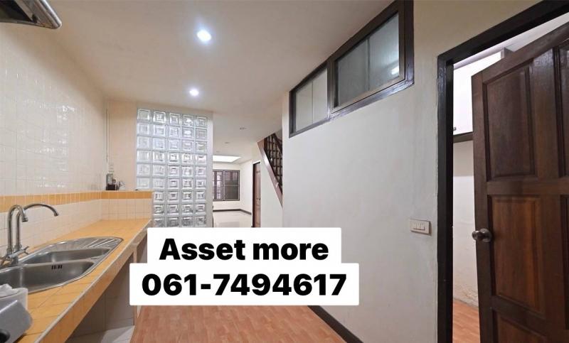 ขายด่วนทาวเฮ้าส์ 2 ชั้นทำเลใจกลางเมือง หายาก   ขนาด 19 ตรว พื้นที่ใช้สอย 124 ตรม  บ้านรีโนเวทใหม่  ใกล้รถไฟฟ้าอโศก