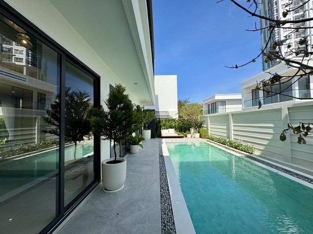 ขายพูลวิลล่า 2 ชั้น ลักชูรี่วิสต้า วิลล่า พัทยา  (Ocean)  ขนาด 82-104 ตร.วา  อยู่ฝั่งทะเล หลังบิ๊กซีพัทยาใต้