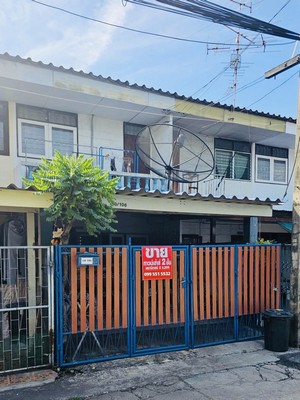 ทาวน์เฮาส์ ทำเลทอง เข้าออกได้ทั้งเกษตรนวมินทร์ และรามอินทรา เสนานิเวศน์โครงการ2.ขายบ้านทาวน์เฮ้าส์ หมู่บ้านเสนานิเวศน์ โครงการ 2ที่ตั้ง : ถนนประเสริฐมนูกิจ ซอยประเสริฐมนูกิจ 27 แขวงจรเข้บัว เขตลาดพร้าว กรุงเทพมหานคร 10230.https://maps.app.goo.gl/4SiFJDZQJ4tJF3Mp9.ราคา1.85 ลบ .- พื้นที่ : 14 ตารางวา พื้นที่ใช้สอย82 ตารางเมตร- จำนวนห้อง : 2ห้องนอน 1ห้องน้ำ 1ห้องรับแขก 1 ห้องครัว- ตกแต่ง : แอร์ 2 เครื่อง ต