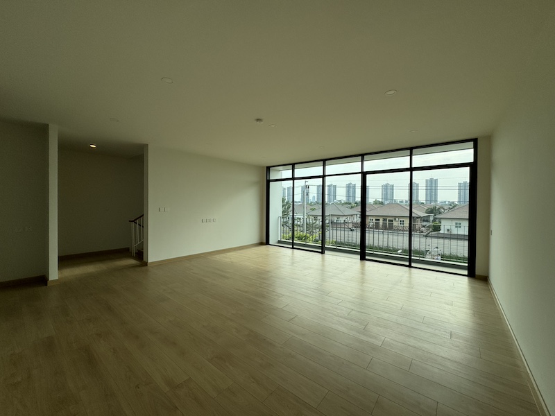 BH2865  ให้เช่าทาวน์โฮม 4 ชั้น เมซอง 168 เมืองทอง Maison 168 Muangthong มีลิฟต์ ติดถนนใหญ่ ใกล้รถไฟฟ้าสายสีชมพู