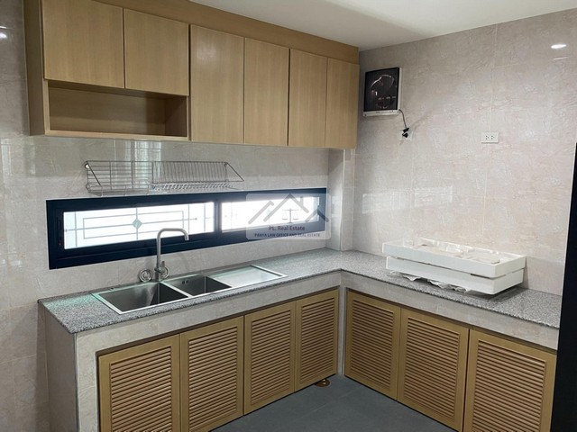 ให้เช่าสำนักงานสร้างใหม่ 5 ชั้น 750 ตารางเมตร พร้อมลิฟต์ ซอยลาดพร้าว 110 ใกล้รถไฟฟ้าลาดพร้าว83 ใกล้เลียบด่วน