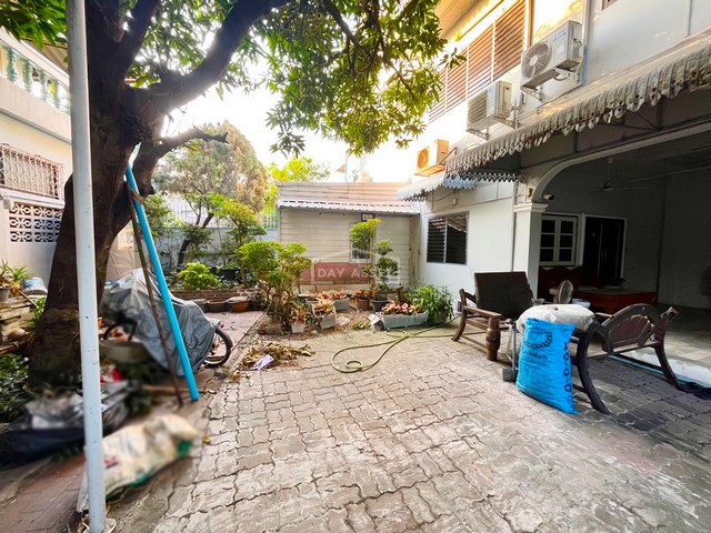 ขายทาวน์เฮาส์ 2 ชั้น บ้านชาร์มมิ่งโฮม Baan Charming Home เนื้อที่ 56 ตร.ว. ขายเพียง 5,800,000 ล้านบาท