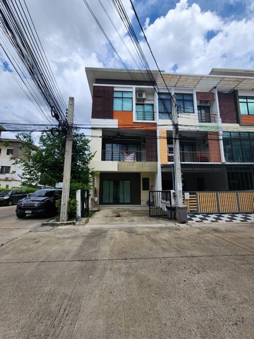 ขาย ทาวน์โฮม 3 ชั้น  24.2 ตร.วา  หมู่บ้านซิกเนเจอร์  บางแค  กรุงเทพ  ZW521