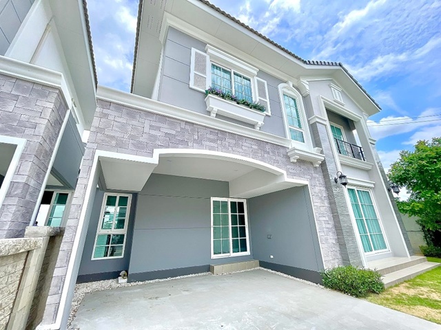 หลังริม บิ้วอินทั้งหลัง ฟิวเจอร์พาร์ค รังสิต 800 ม.บ้านหรู 2 ชั้น  4นอน 3น้ำ 40ตร.วา. 240ตร.ม. จัดเต็มเฟอร์  5แอร์  MRT รังสิต 2.4 กม.