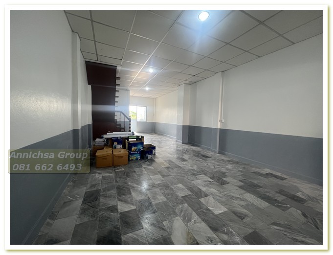 ขาย ทาวน์เฮ้าส์ สภาพดี 2 ชั้น ในโครงการนารีนคร 12 บางรักพัฒนา บางบัวทอง พร้อมเข้าอยู่ ขนาด 17.1 ตร.วา มี 3 ห้องนอน 2 ห้องน้ำ เดินทางสะดวก