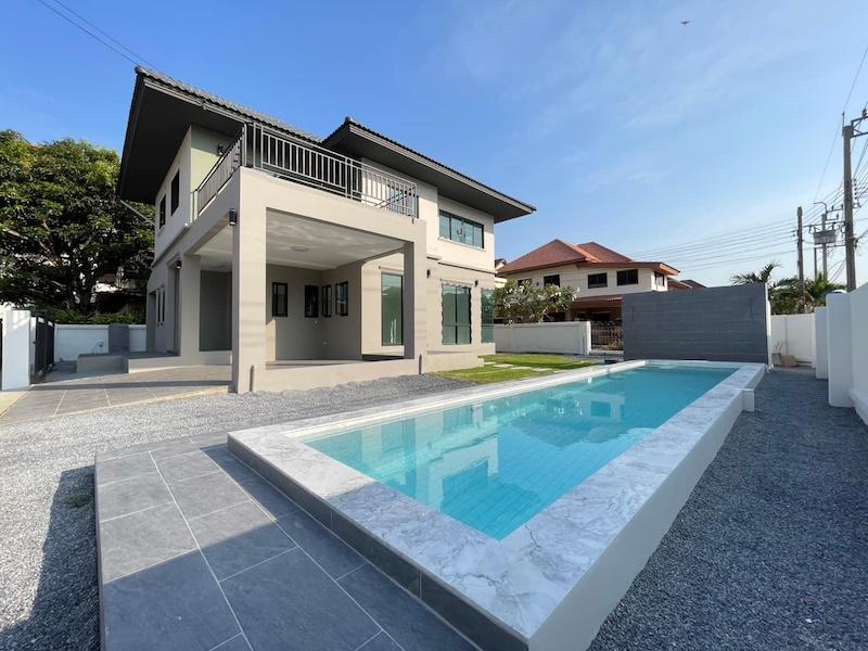 ขายบ้านเดี่ยว 2 ชั้น หมู่บ้านสินธร อ่อนนุช - ใกล้สนามบินสุวรรณภูมิ พร้อมสระว่ายน้ำ ขนาดที่ดิน: 93.2 ตารางวา 4 ห้องนอน 3 ห้องน้ำ 