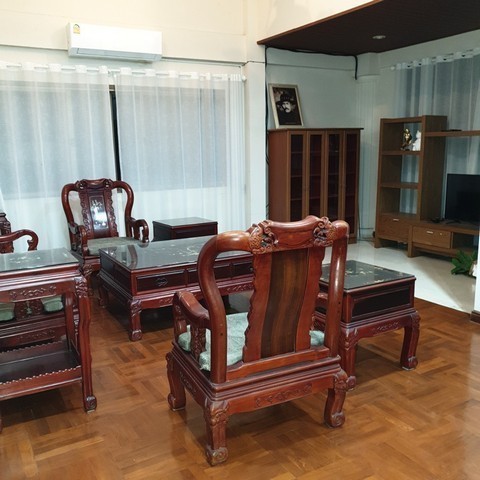 P322 ให้เช่า บ้านเดี่ยว 2 ชั้นหลังใหญ่ รีโนเวทใหม่ ซอยสุขุมวิท 50 ใกล้จุดขึ้น-ลง ทางด่วน ใกล้รถไฟฟ้าBTSอ่อนนุช อนุญาตให้เลี้ยงสัตว์ได้