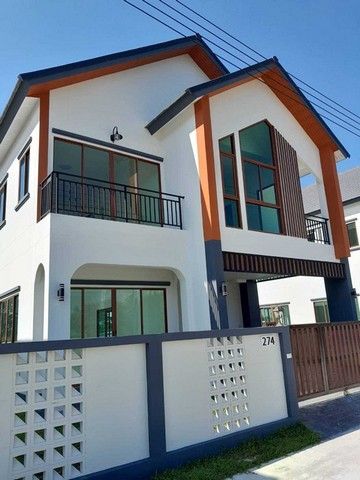 AOM 981บ้านเดี่ยว 2 ชั้น ตำบลหนองแหย่ง อำเภอสันทราย จังหวัดเชียงใหม่ ราคา 3,300,000  บาท  ข้อมูลสินทรัพย์    รหัสสินทรัพย์ L080717    ประเภทอสังหา ฯ บ้านเดี่ยว    ขนาดที่ดิน 50.00 ตร.ว.    พื้นที่ใช้สอย 185.00 ตร.ม.    จำนวนชั้น 2 ชั้น    ห้องนอน:3, ห้องน้ำ:3, ห้องรับแขก: 1, ห้องครัว: 1 รายละเอียดบ้านเดี่ยว 2 ชั้น  สร้างใหม่ พร้อมเข้าอยู่อาศัย  วิวภูเขาสันเขื่อนแม่กวง  เนื้อที่ 50 ตร.ว. พื้นที่ใช้สอย 185 ตร.ม.  3 ห้